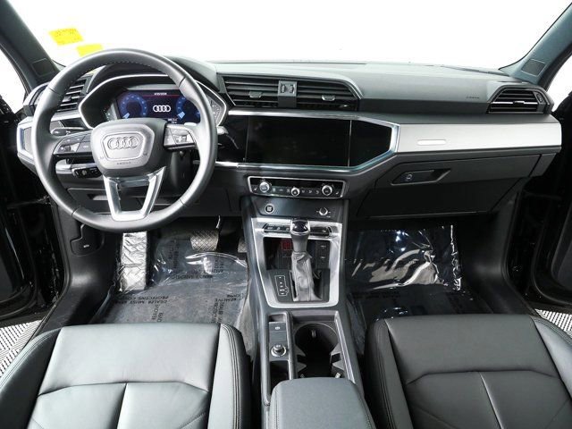 Certified 2025 Audi Q3 2.0T Premium Plus w/ Premium Plus Package AWD/4WD image 18
