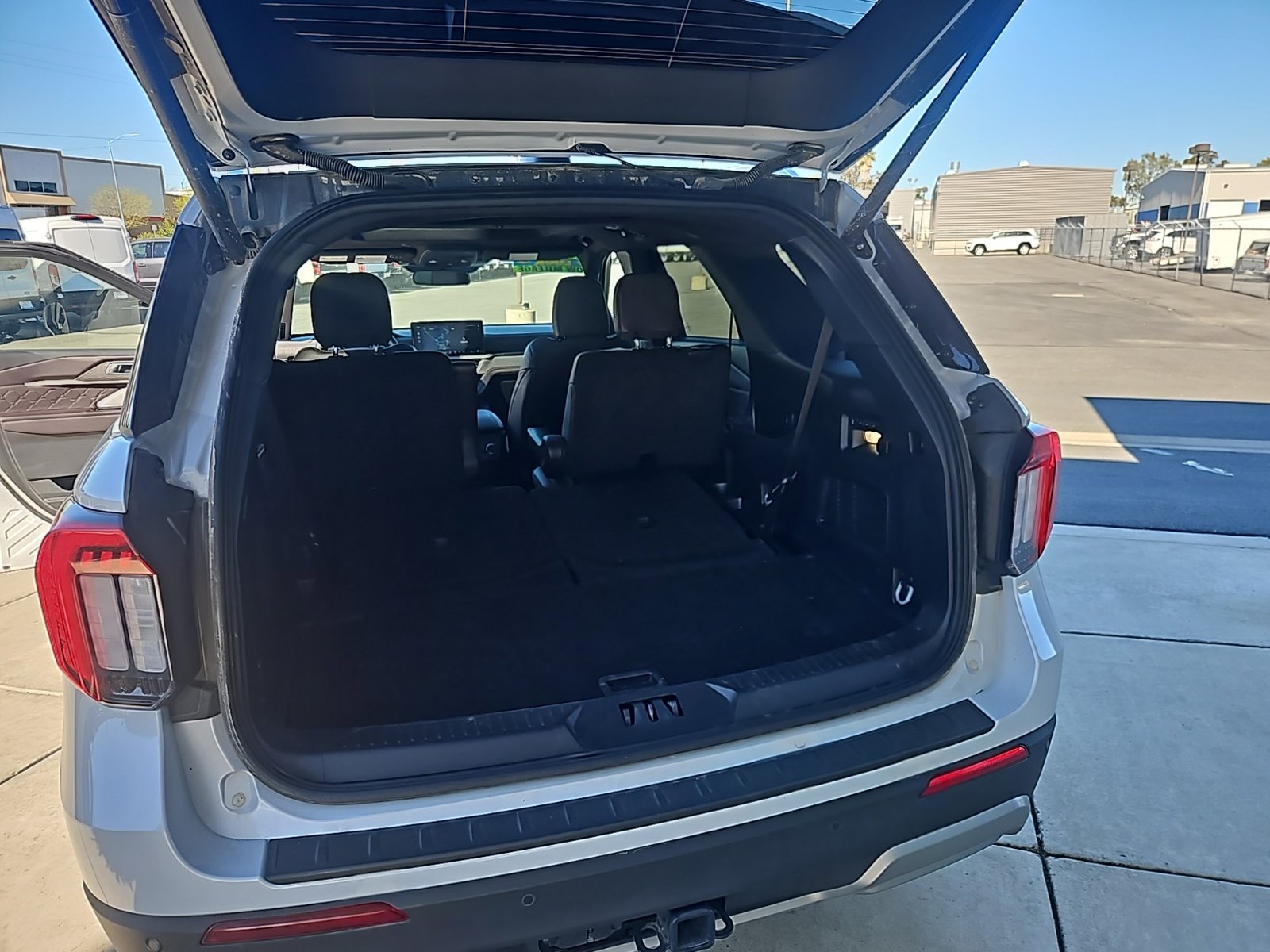 Used 2025 Ford Explorer Platinum w/ LUX Leather Package AWD/4WD image 22