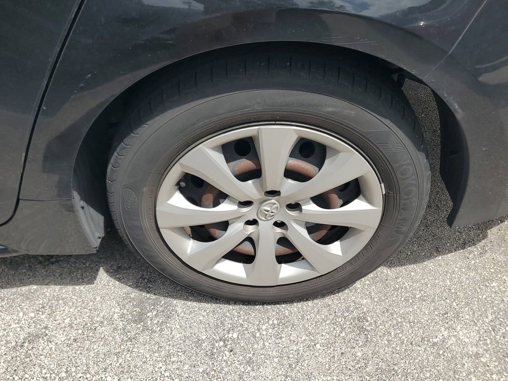 Used 2022 Toyota Corolla LE FWD image 5