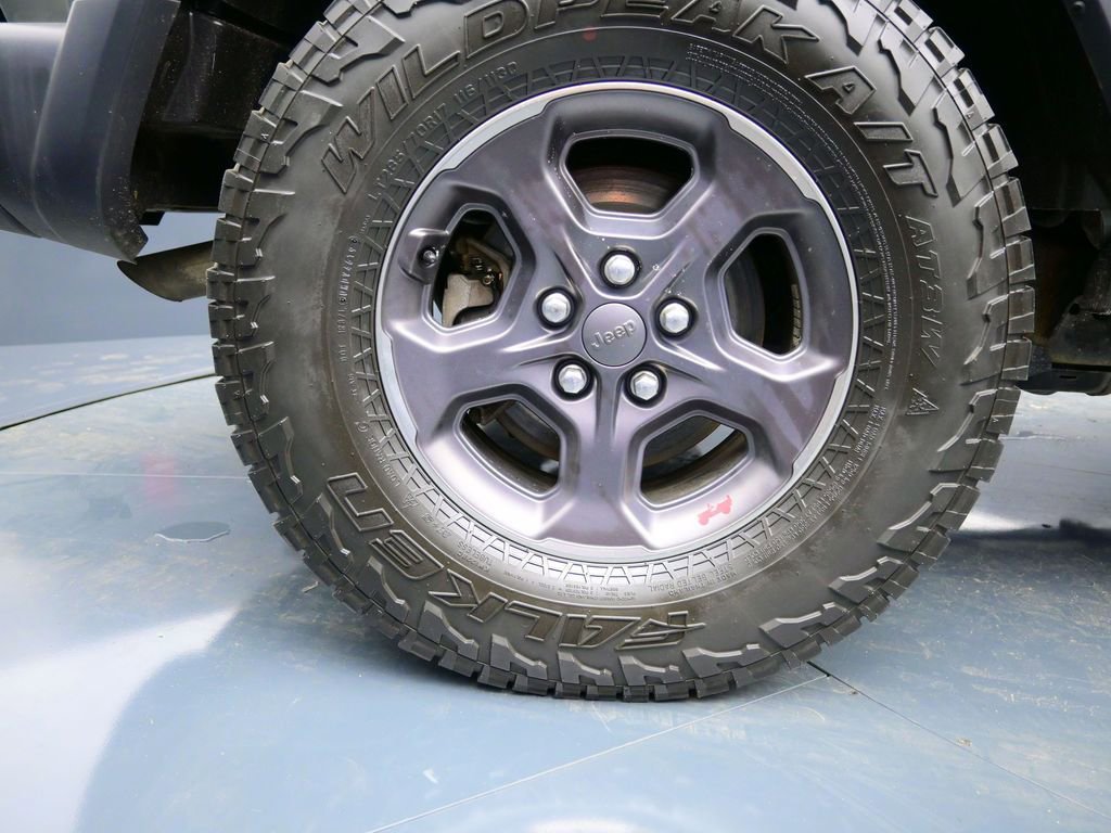 Used 2022 Jeep Wrangler Unlimited Sahara w/ Cold Weather Group image 23