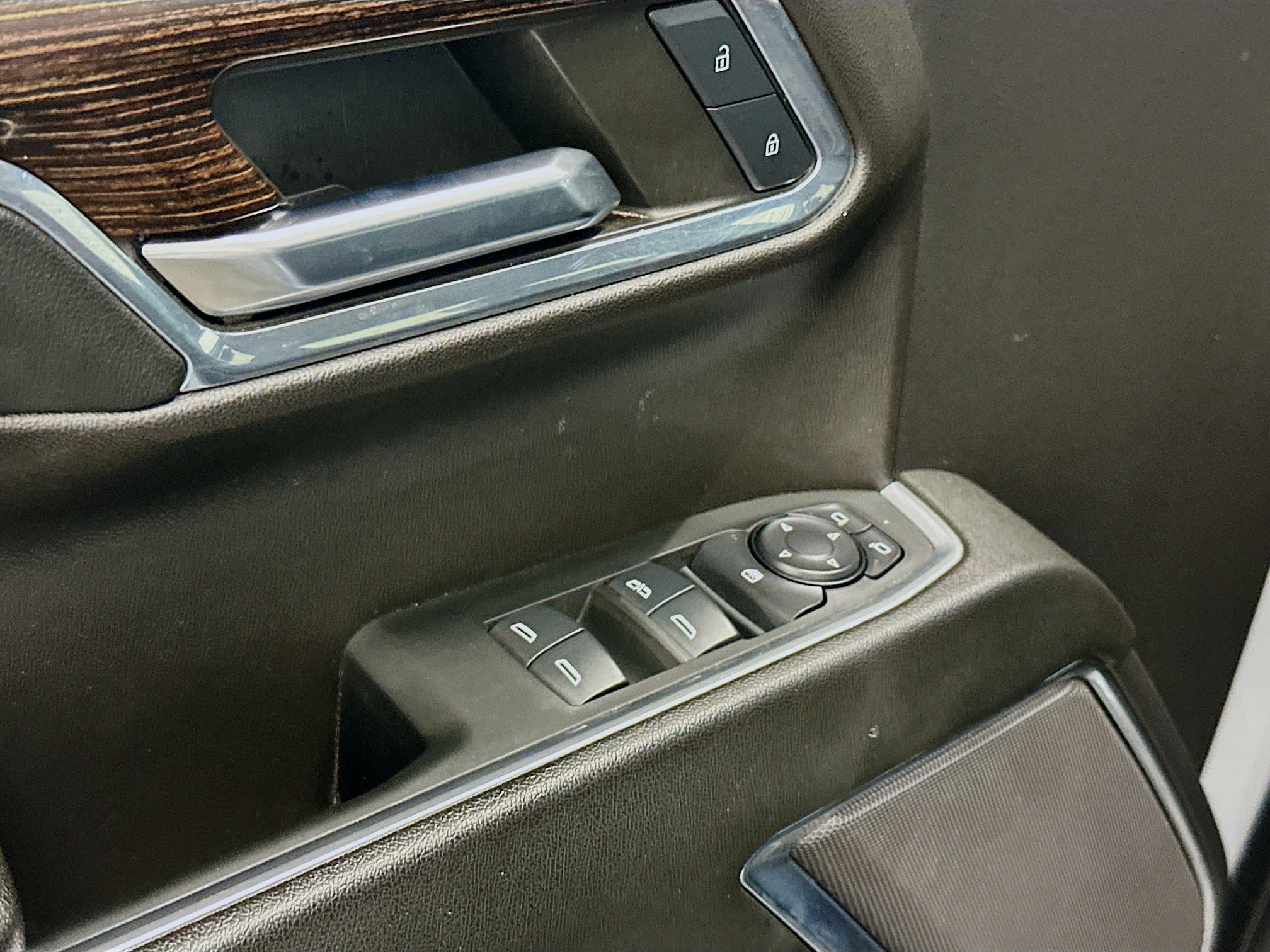 Used 2024 GMC Sierra 1500 SLE image 15