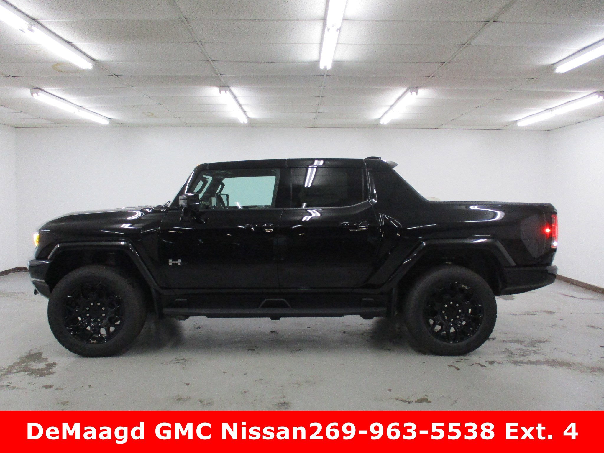 New 2026 GMC Hummer EV 4x4 Crew Cab w/ LPO, Dark Essentials Package image 2