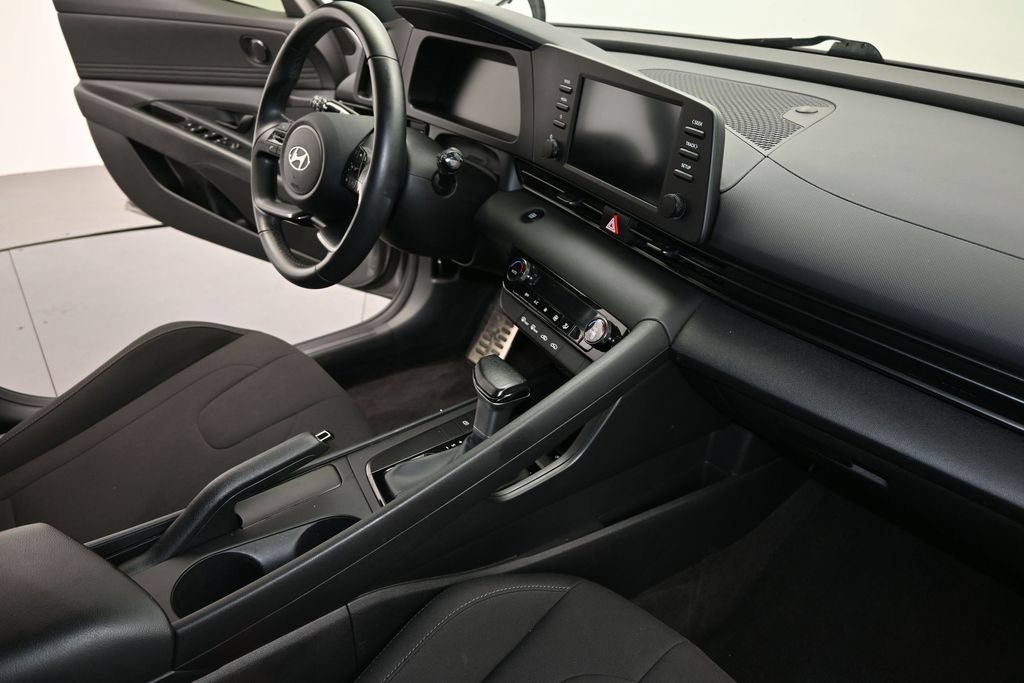 Used 2025 Hyundai Elantra Sport FWD image 12