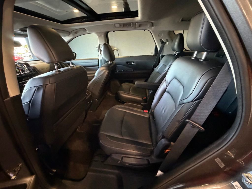 Used 2022 Nissan Pathfinder SL w/ SL Premium Package image 8