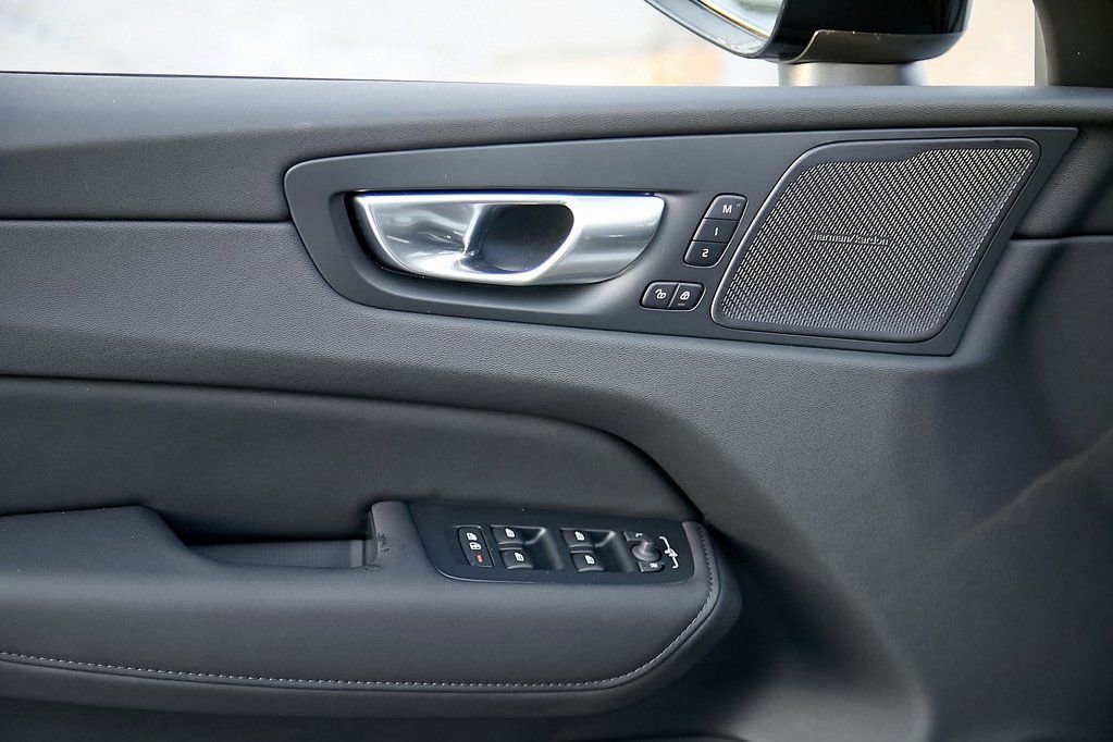 New 2026 Volvo XC60 B5 Ultra w/ Climate Package image 13