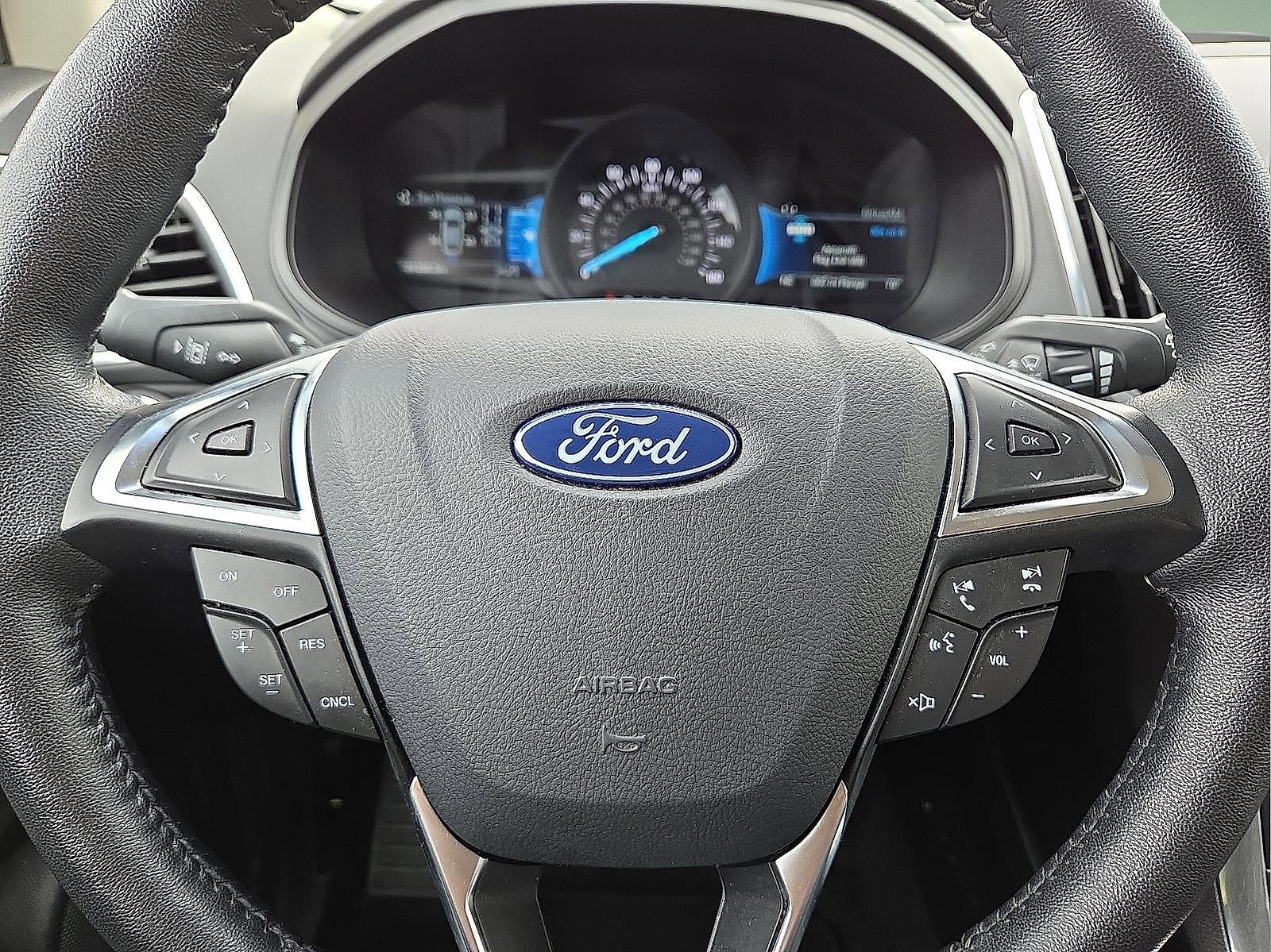 Used 2024 Ford Edge Titanium image 24