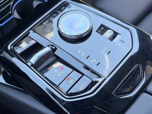 Used 2026 BMW 530i w/ Premium Package RWD image 22