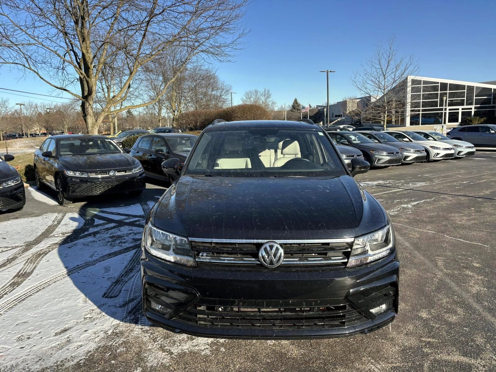 Used 2021 Volkswagen Tiguan SE R-Line AWD/4WD image 2