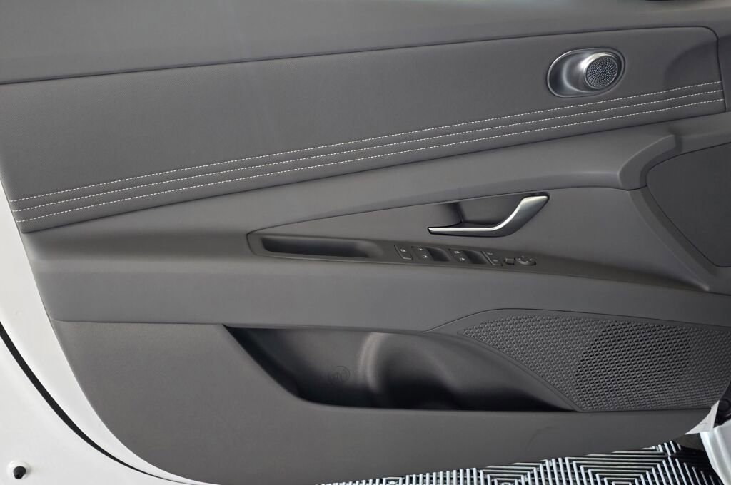 New 2025 Hyundai Elantra SEL image 28