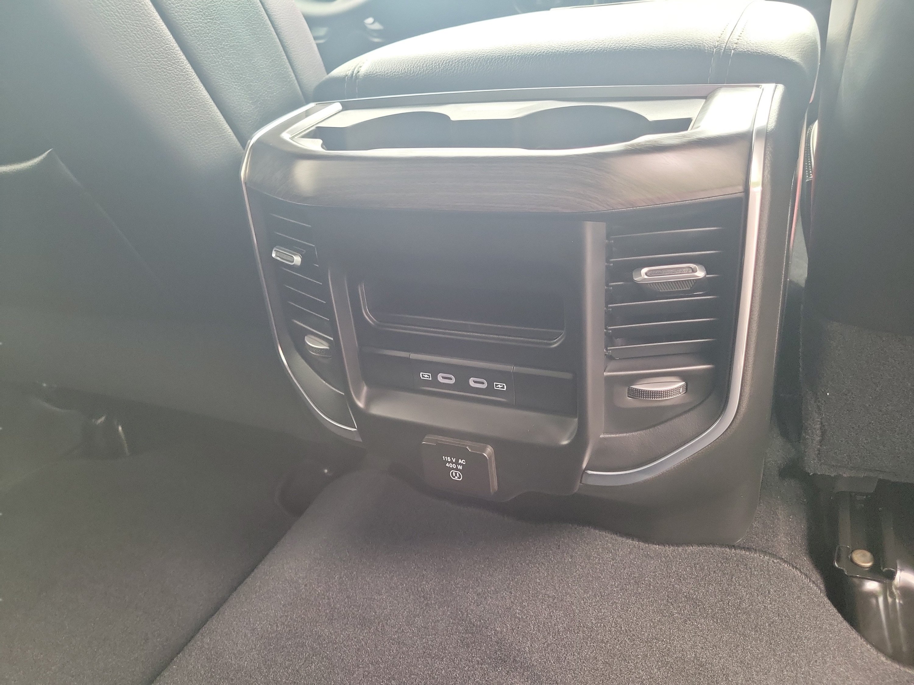 New 2026 RAM 2500 Laramie AWD/4WD image 15