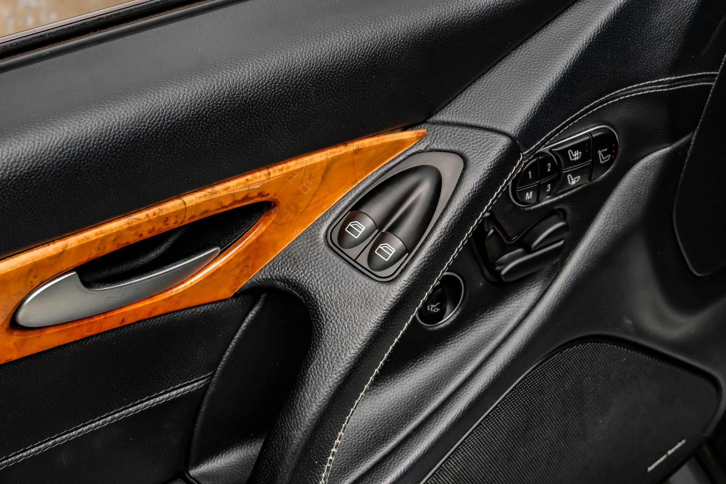 Used 2012 Mercedes-Benz SL 550 image 37