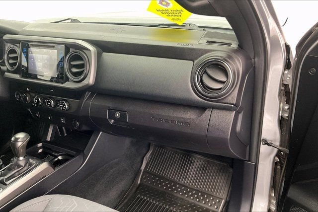 Used 2017 Toyota Tacoma TRD Off-Road AWD/4WD image 16
