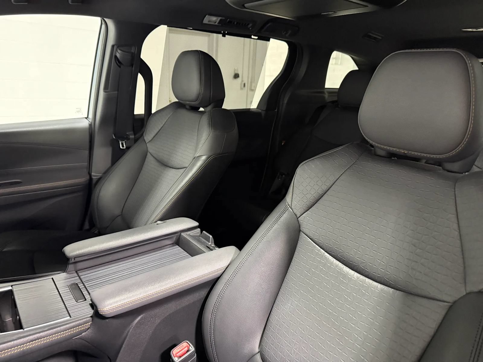 Used 2022 Toyota Sienna XLE Woodland Edition w/ Protection Package (TMS) AWD/4WD image 17