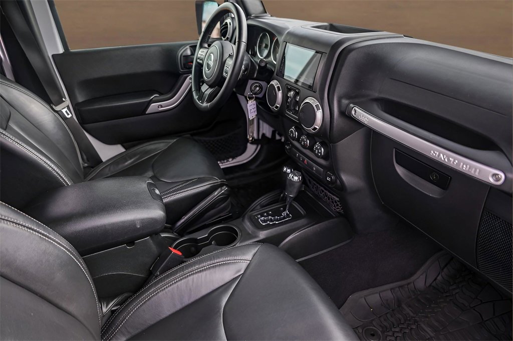 Used 2016 Jeep Wrangler Unlimited Sahara w/ Connectivity Group image 26