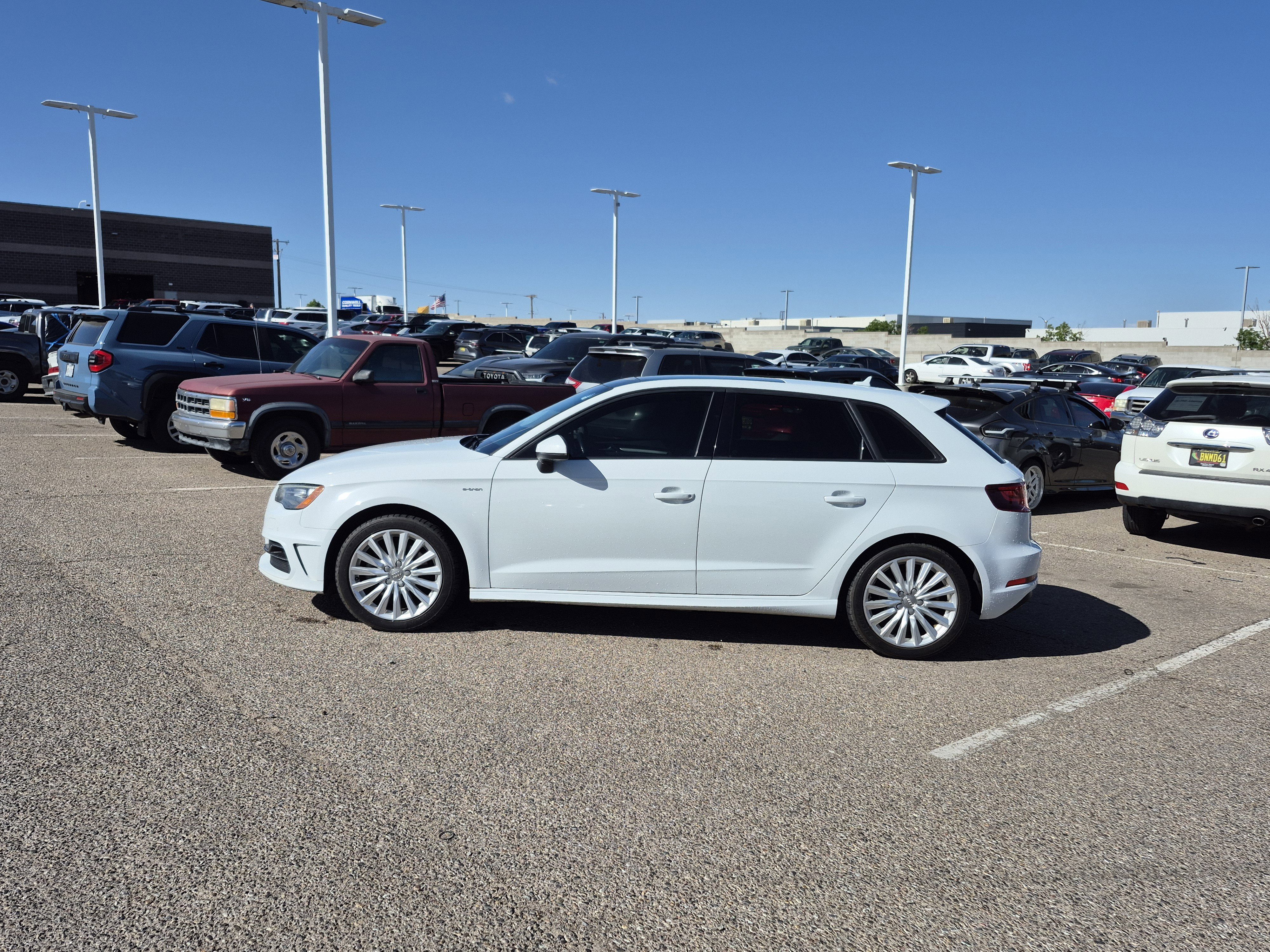 Used 2016 Audi A3 e-tron Premium w/ Audi MMI Navigation Plus FWD image 2