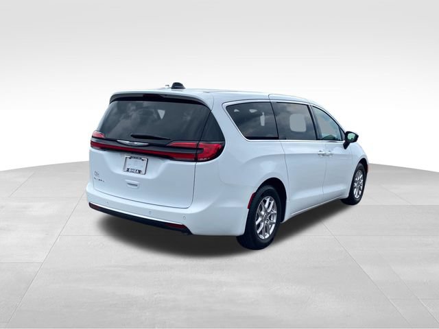 Used 2025 Chrysler Pacifica Select FWD image 3