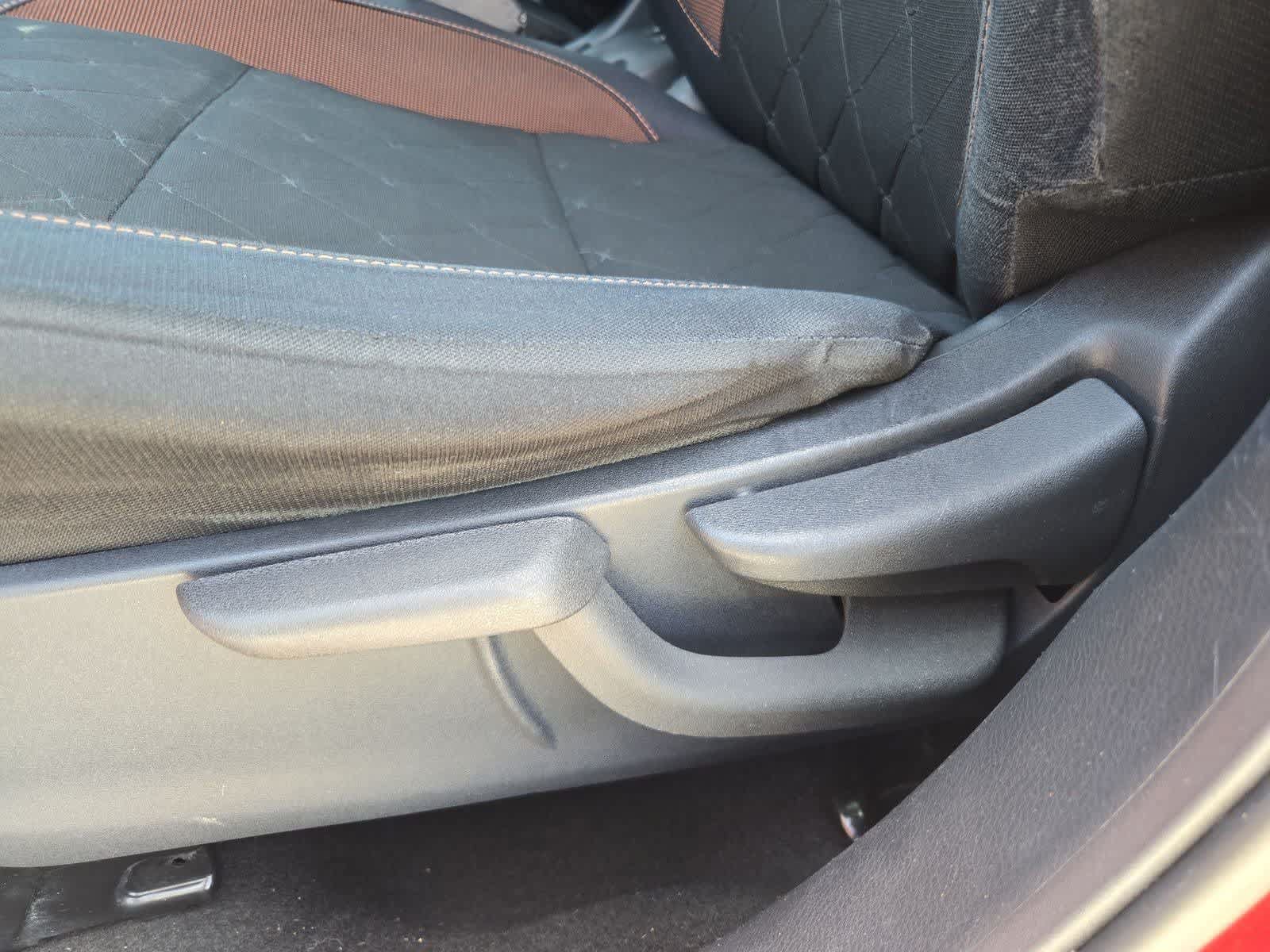 Used 2018 Nissan Kicks SR FWD image 15
