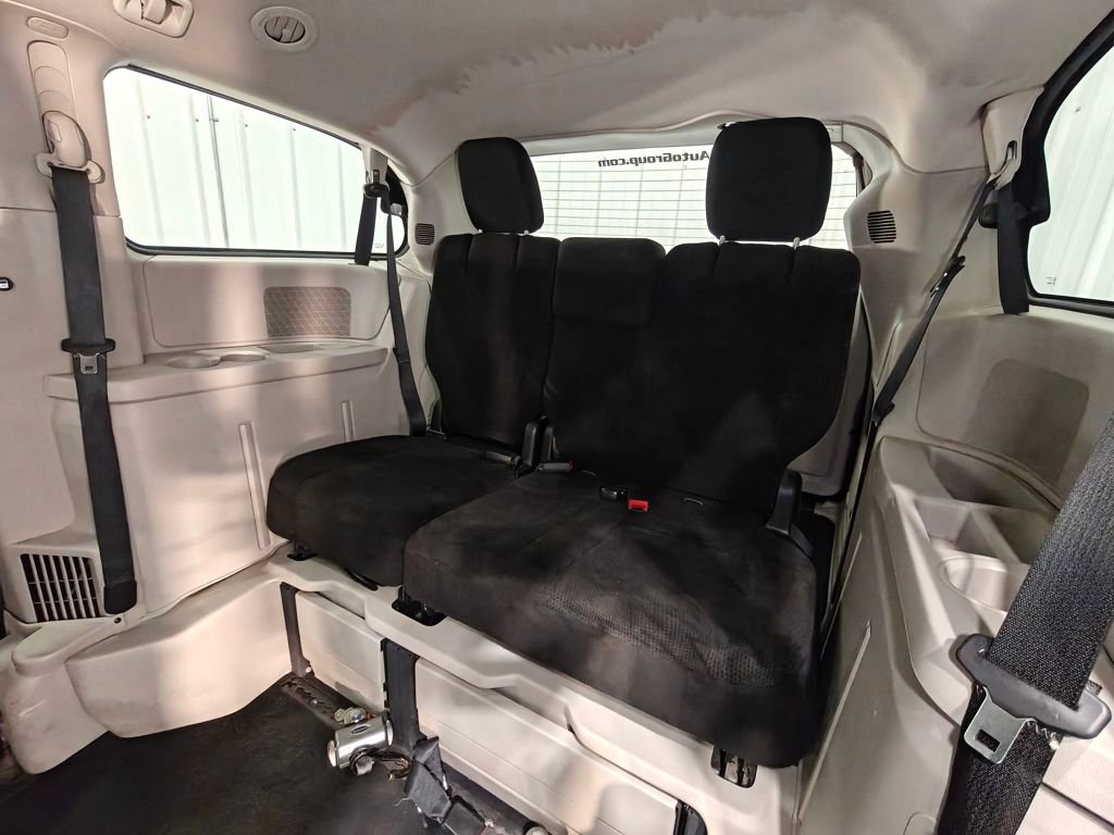 Used 2012 Dodge Grand Caravan SXT image 27