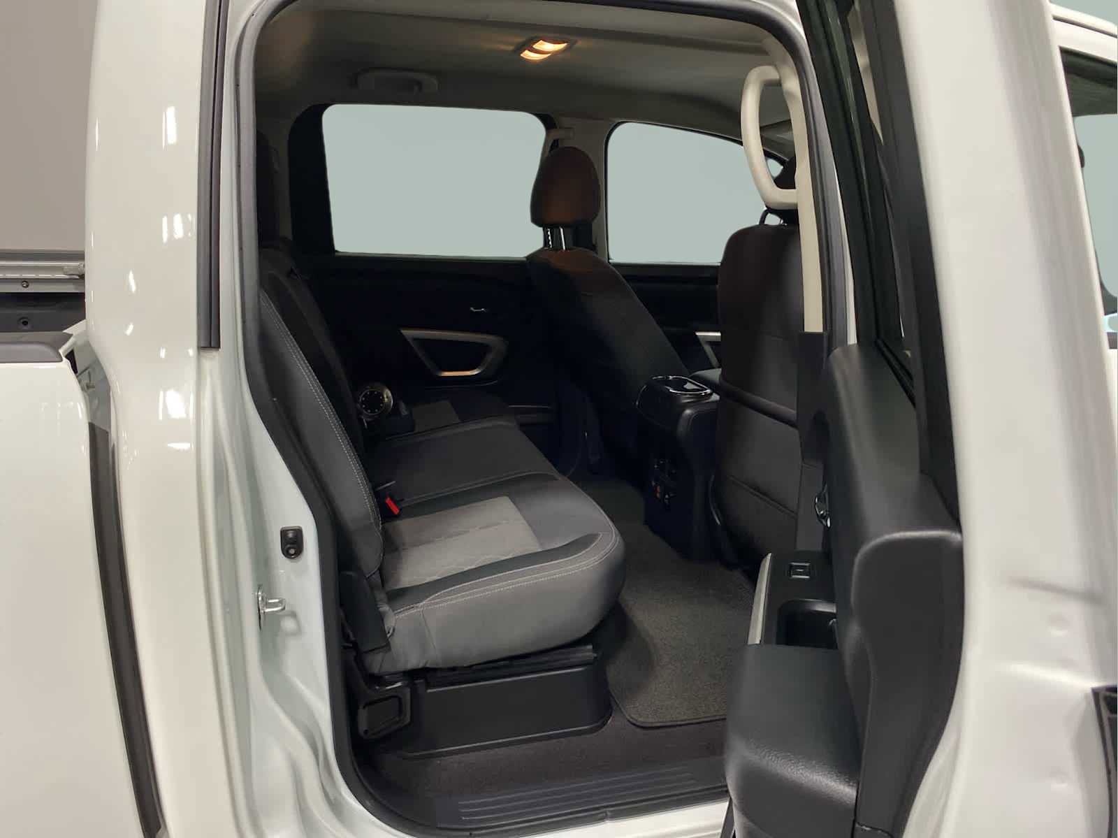 Used 2024 Nissan Titan SV w/ SV Convenience Package image 26