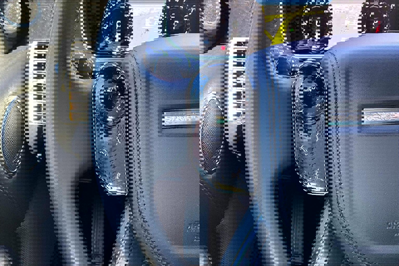 Used 2020 Land Rover Range Rover HSE image 23