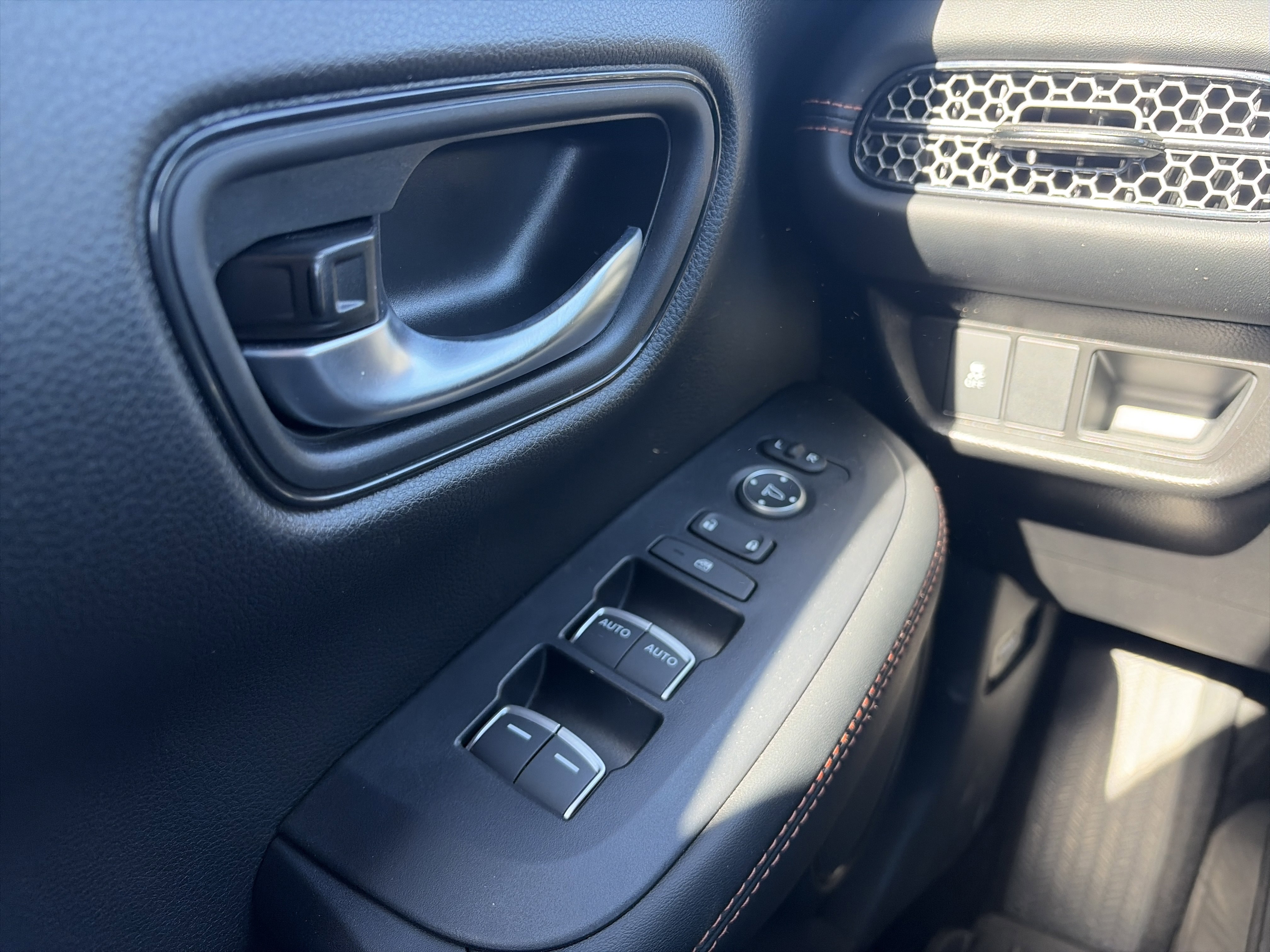 Certified 2026 Honda HR-V Sport image 25