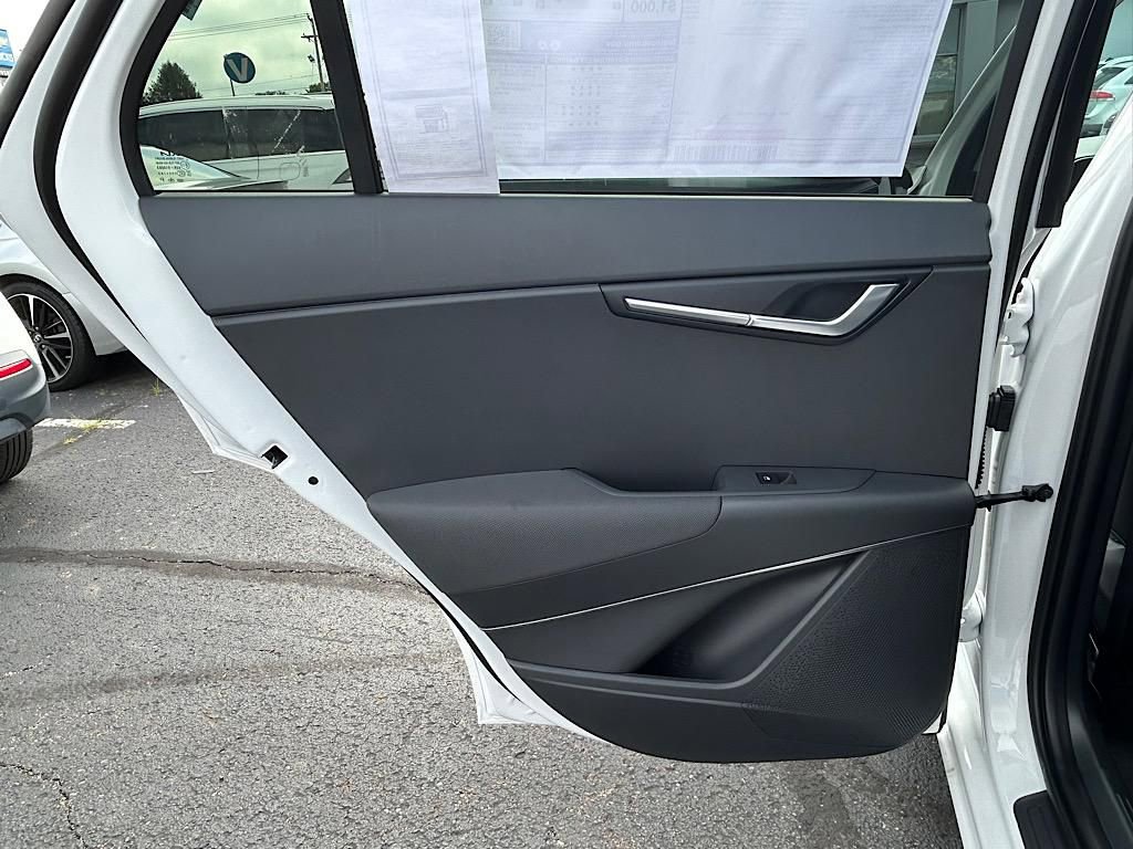 New 2025 Kia Niro LX image 19