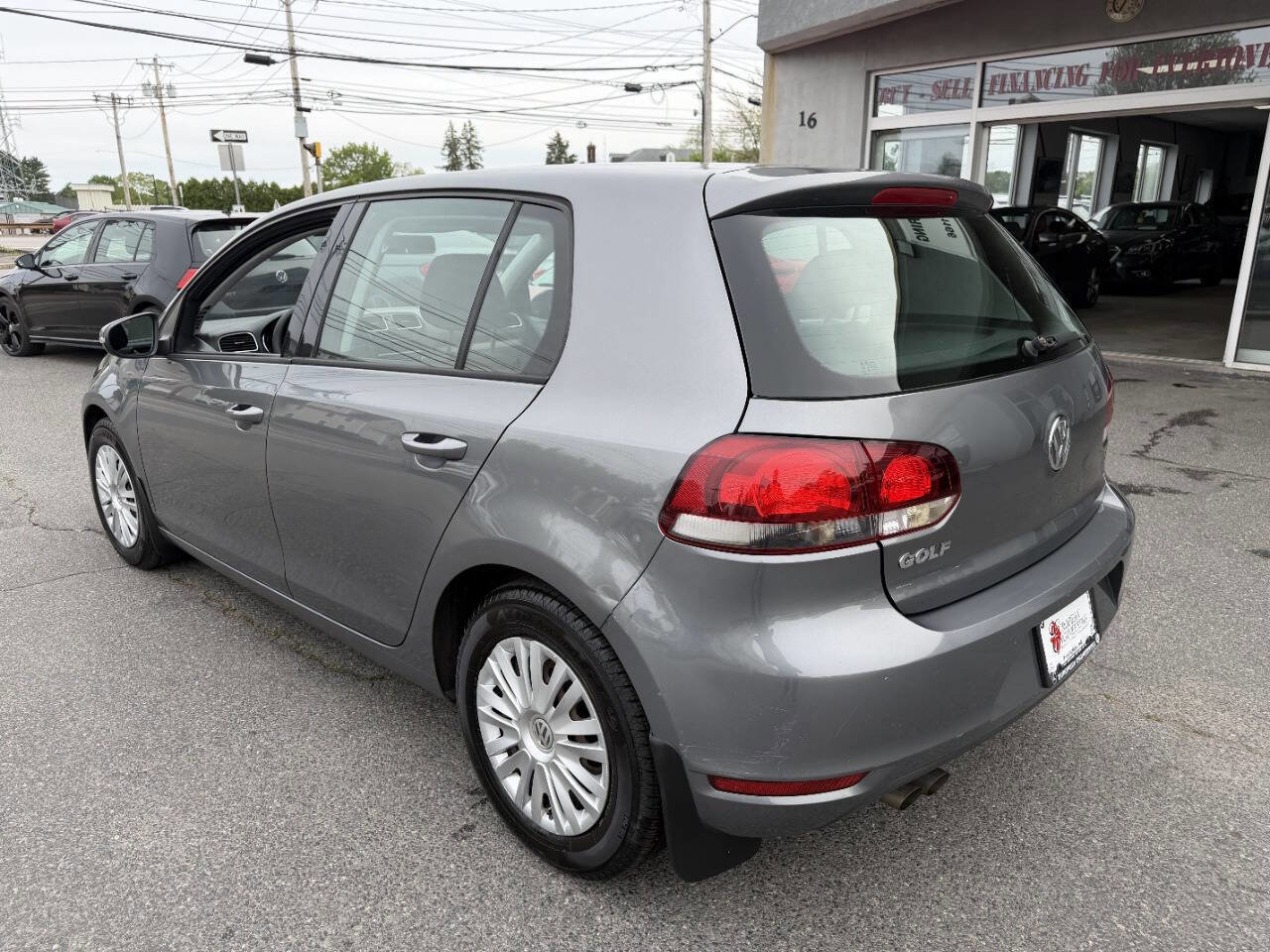Used 2014 Volkswagen Golf 4-Door FWD image 5