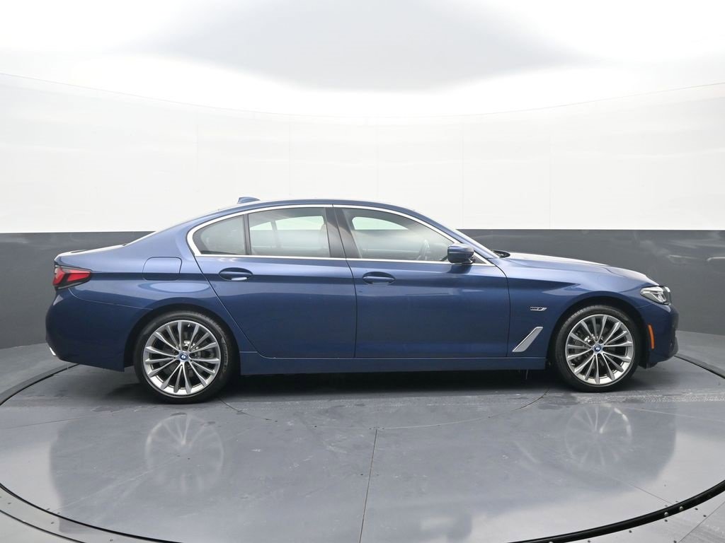 Used 2023 BMW 530e xDrive w/ Premium Package image 8