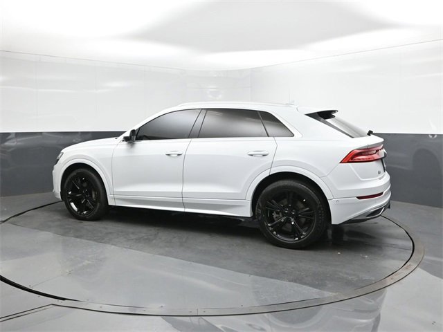 Used 2023 Audi Q8 Premium image 5