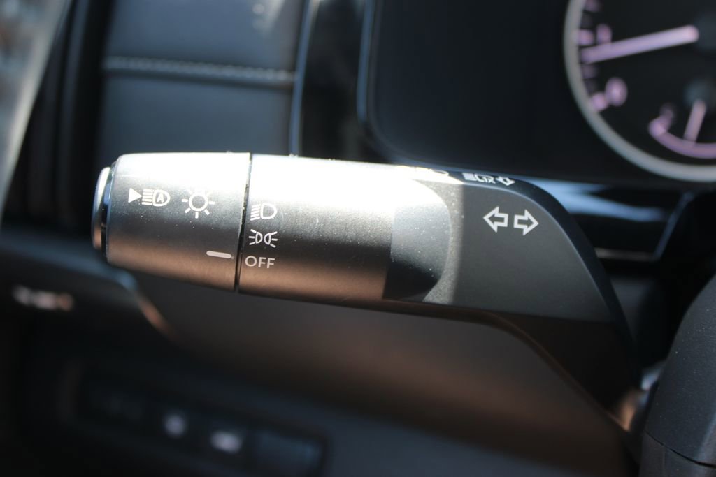 Used 2025 Nissan Pathfinder SL image 40