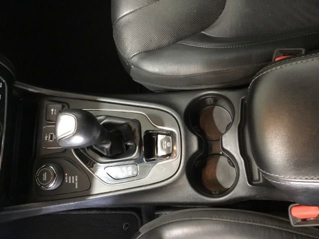 Used 2019 Jeep Cherokee Limited image 35