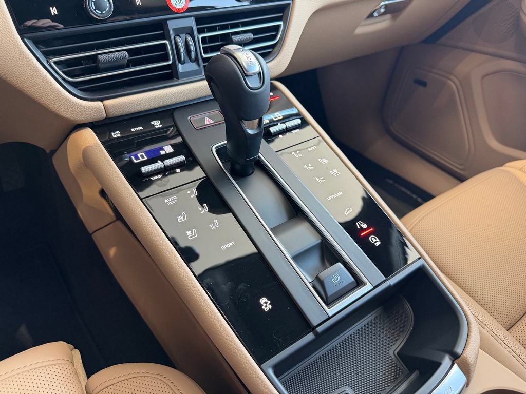 New 2026 Porsche Macan AWD/4WD image 14