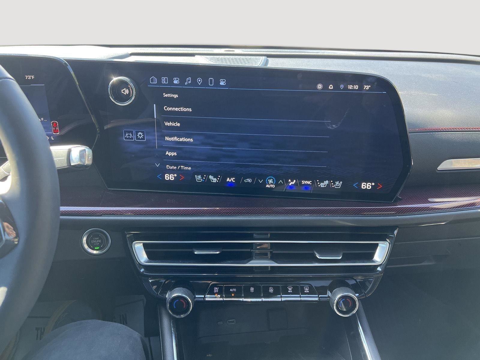 Used 2024 Chevrolet Traverse RS image 17