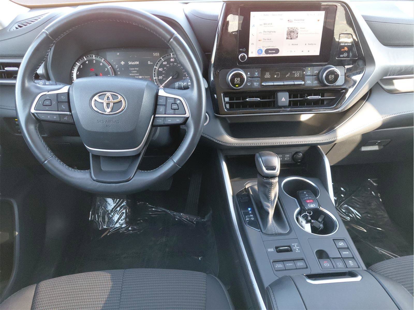 Used 2024 Toyota Highlander LE image 12