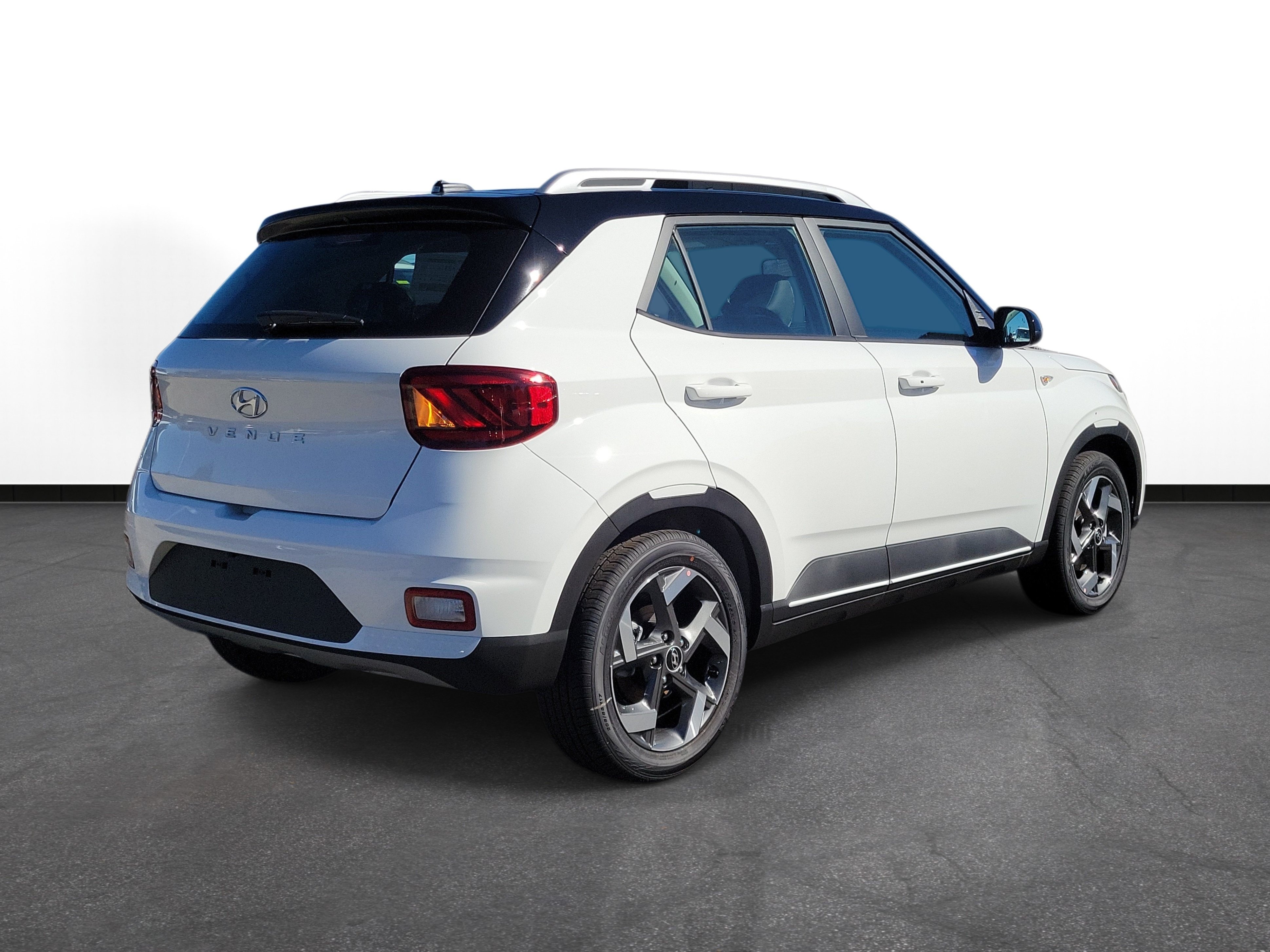New 2026 Hyundai Venue SEL FWD image 4