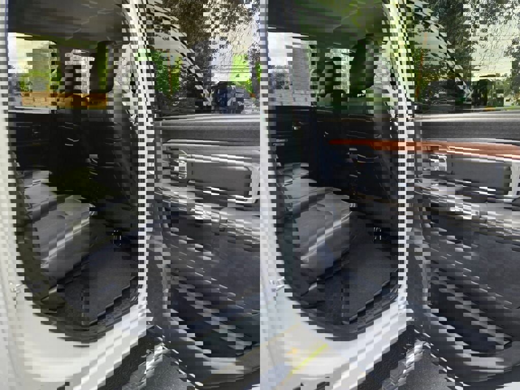 Used 2016 RAM 3500 Laramie w/ Convenience Group image 16