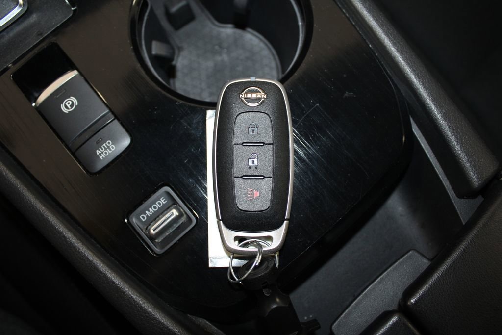 Used 2023 Nissan Rogue S image 50