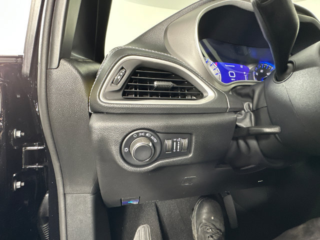 New 2027 Chrysler Pacifica Select FWD image 17
