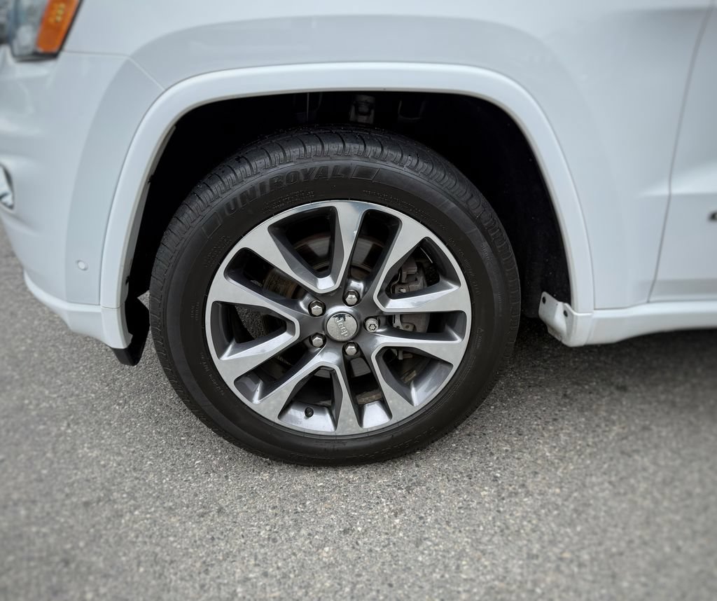 Used 2018 Jeep Grand Cherokee Overland AWD/4WD image 18