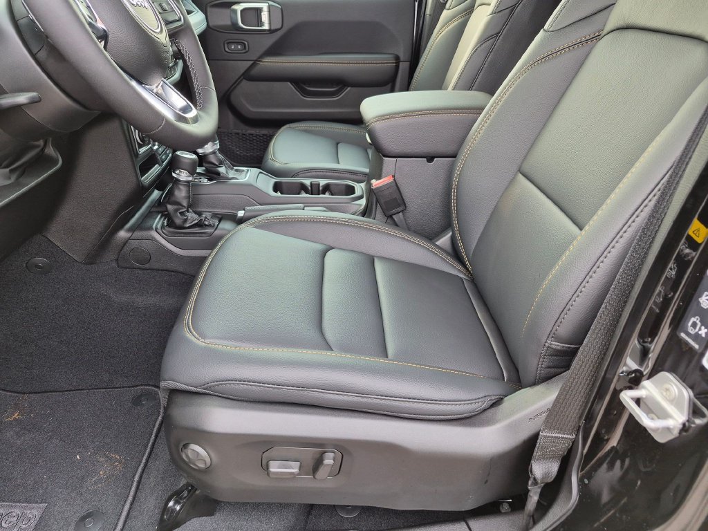 New 2026 Jeep Wrangler Unlimited Sahara AWD/4WD image 11