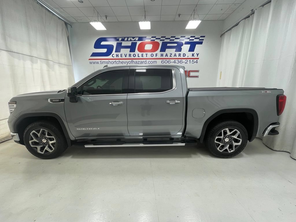 Used 2023 GMC Sierra 1500 SLT w/ SLT Premium Package AWD/4WD image 9