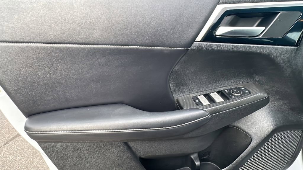 Used 2022 Mitsubishi Outlander SE image 14