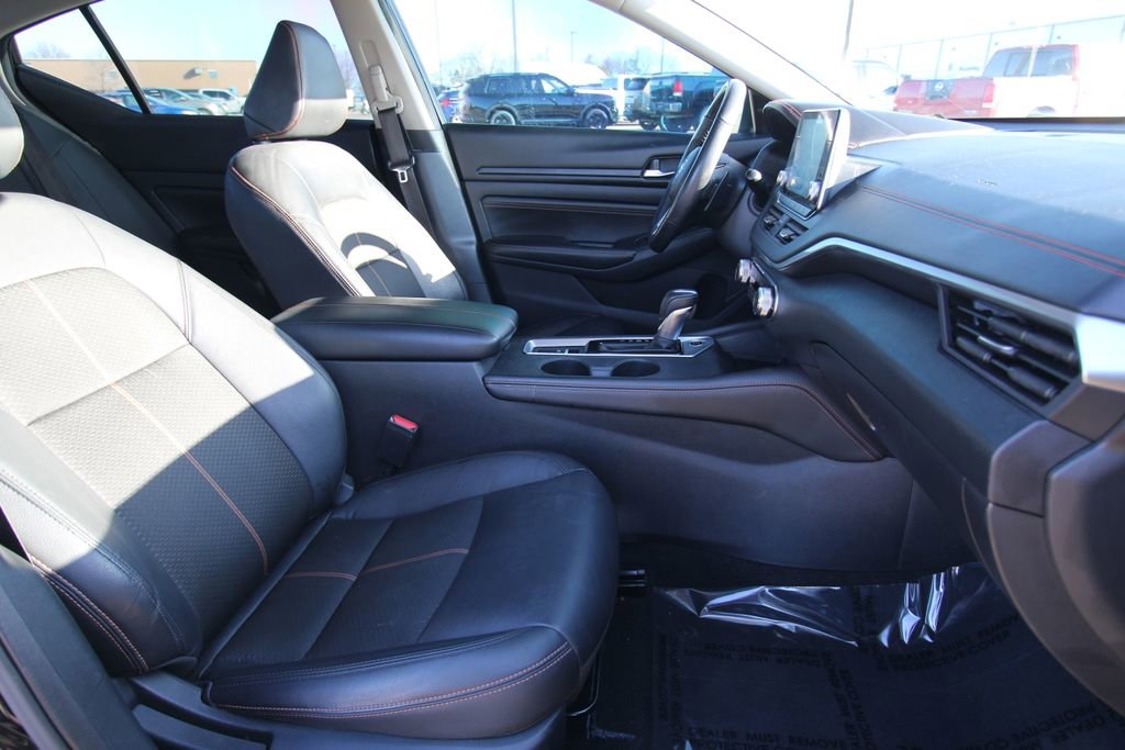 Used 2021 Nissan Altima 2.5 SR w/ SR Premium Package image 8