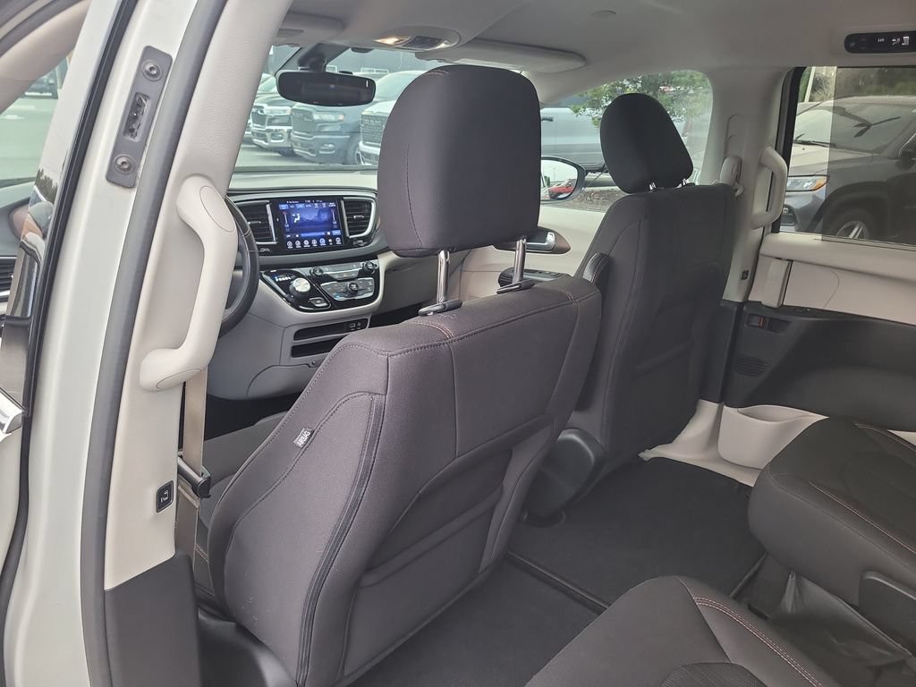Certified 2017 Chrysler Pacifica Touring Plus w/ Security Group FWD image 11