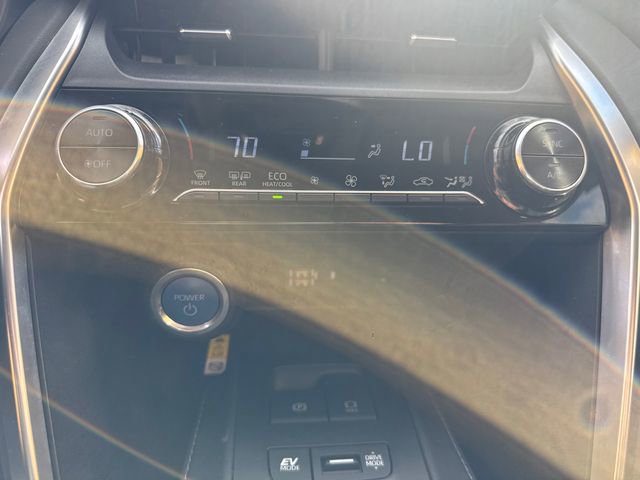 Used 2022 Toyota Venza LE image 36