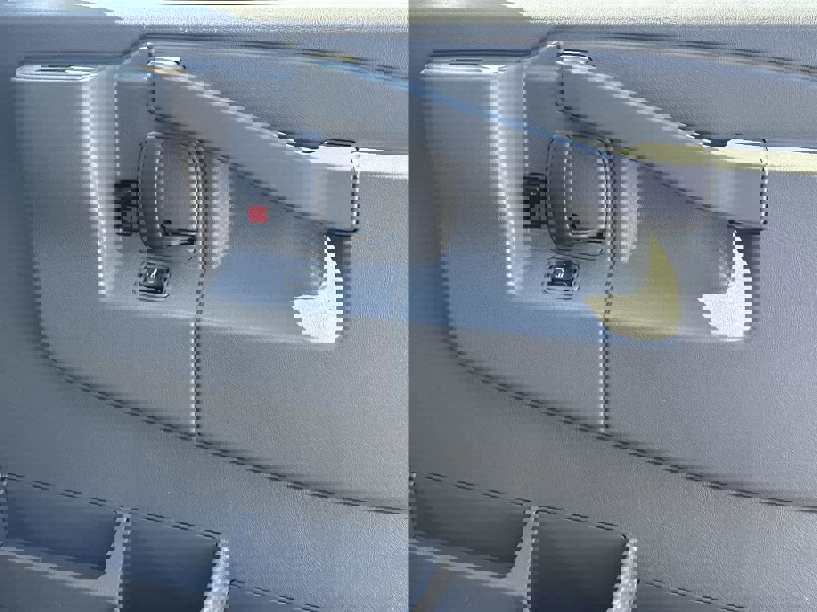 Used 2024 GMC Savana 2500 w/ Driver Convenience Package image 30