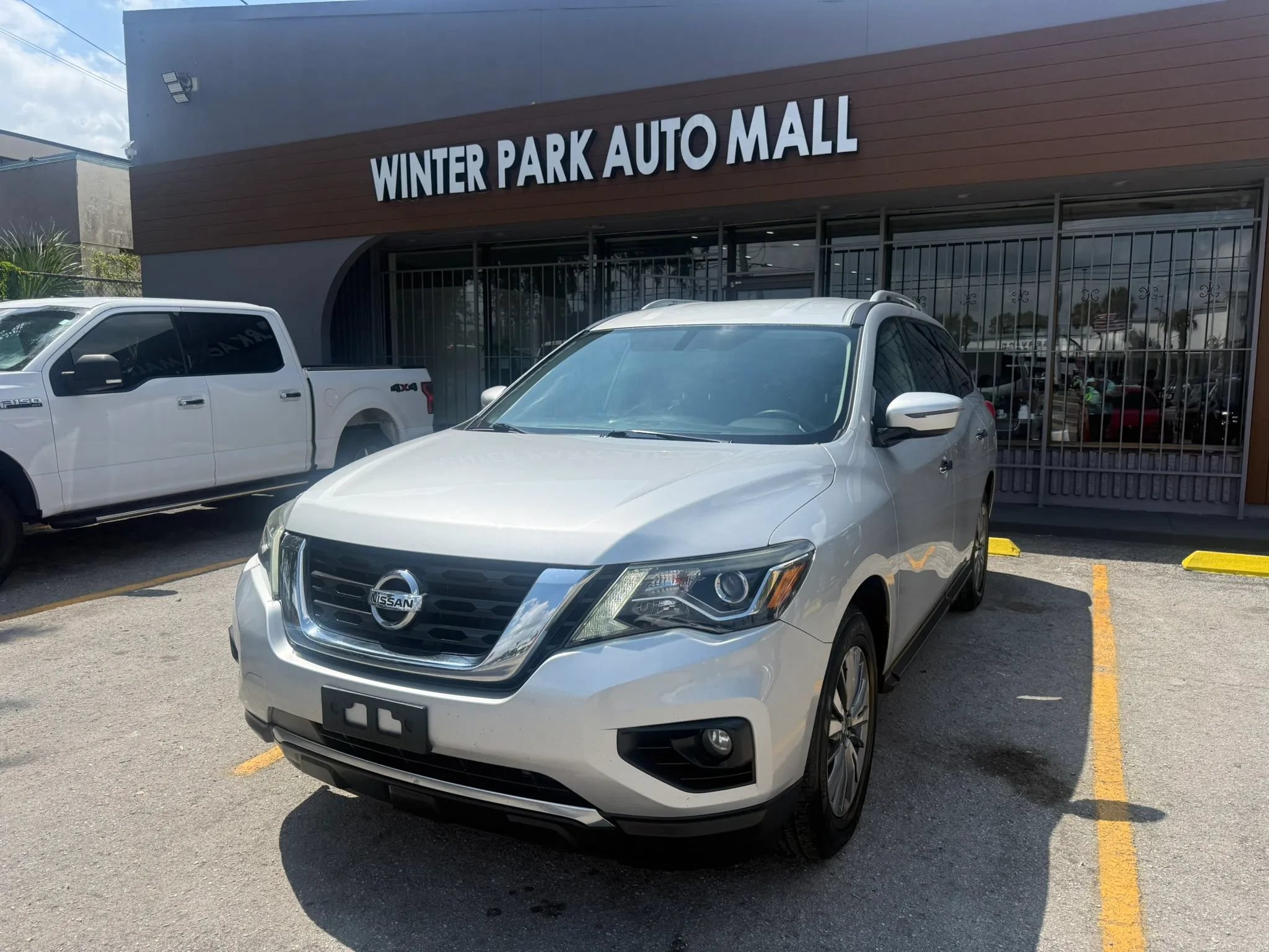 Used 2019 Nissan Pathfinder SV AWD/4WD image 1