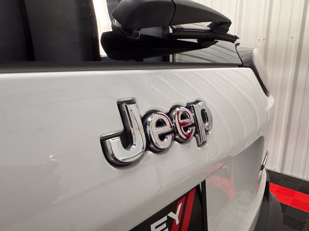 Used 2021 Jeep Cherokee Latitude Plus AWD/4WD image 15