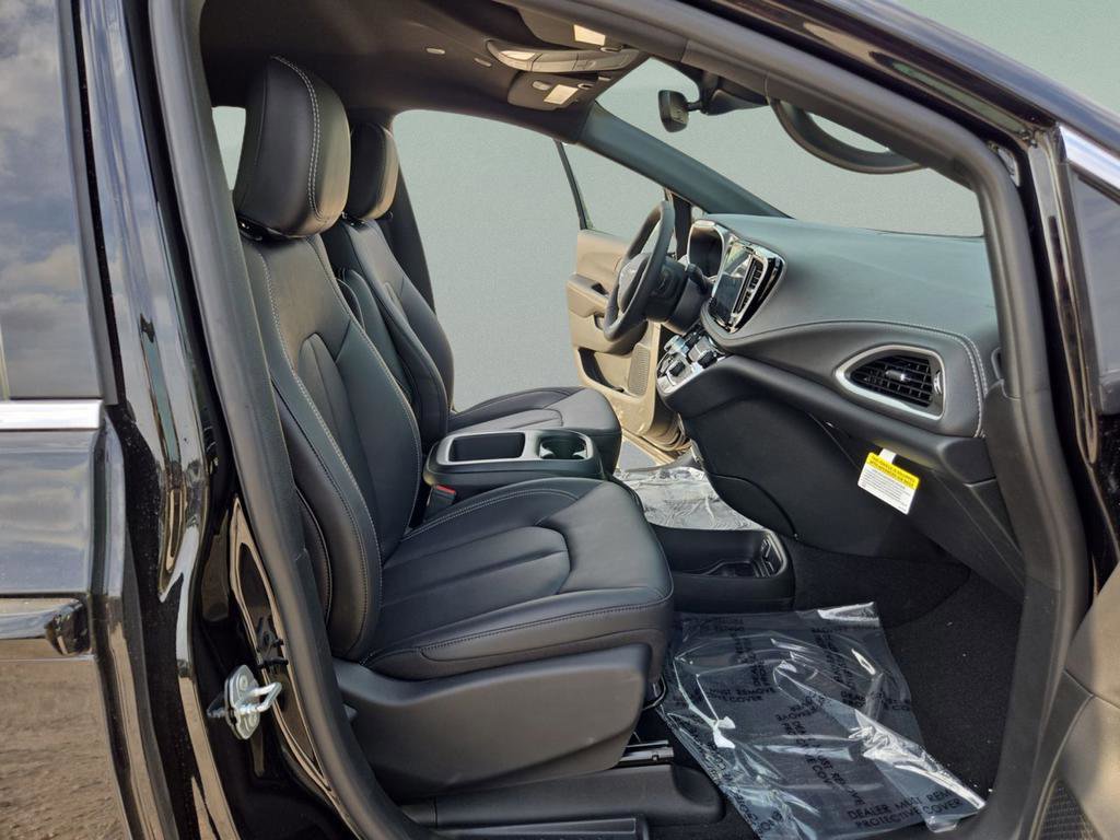 New 2026 Chrysler Pacifica Select FWD image 28