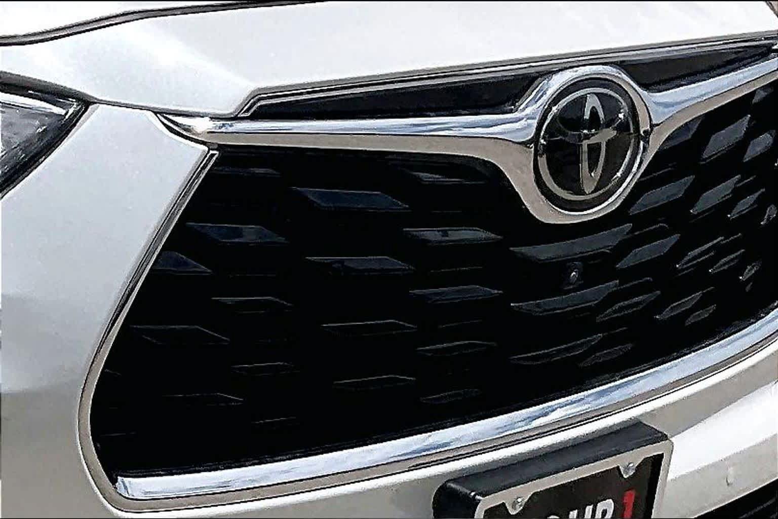Used 2025 Toyota Highlander Platinum AWD/4WD image 29